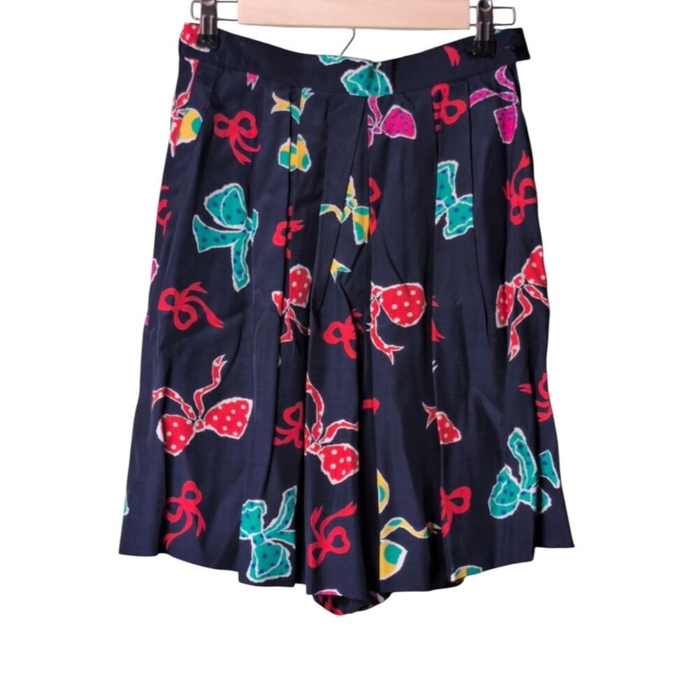 Vintage 80s Susan Bristol Navy Blue Bow Print Pleated Shorts Culottes size 4